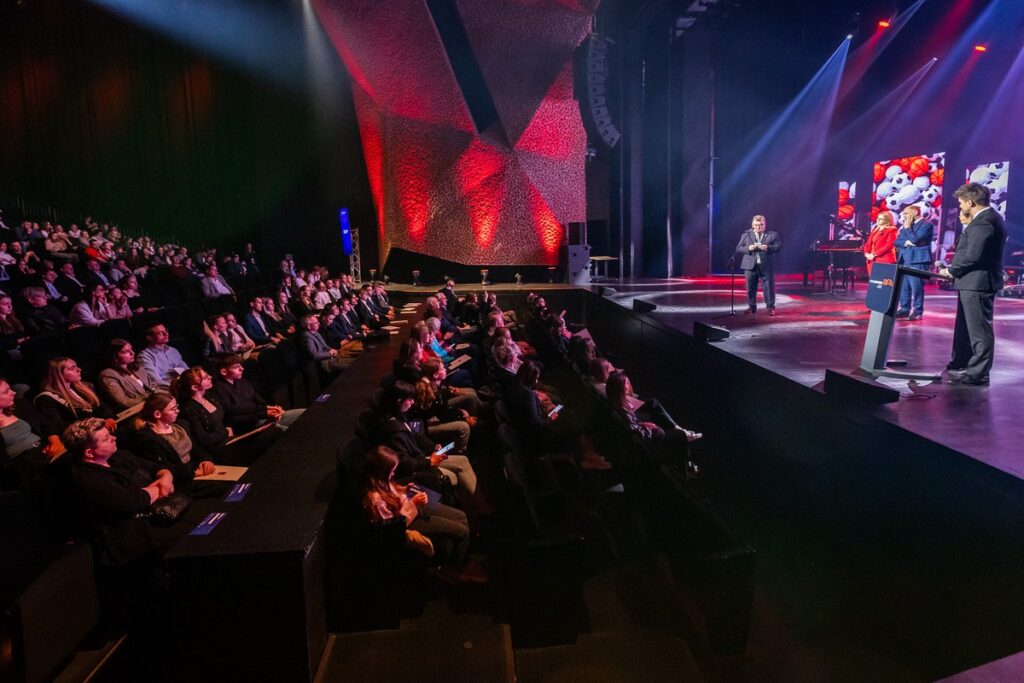 Wręczenie stypendiów sportowych, fot. Szymon Zdziebło/tarantoga.pl dla UMWKP