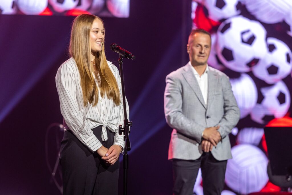 Wręczenie stypendiów sportowych, fot. Szymon Zdziebło/tarantoga.pl dla UMWKP