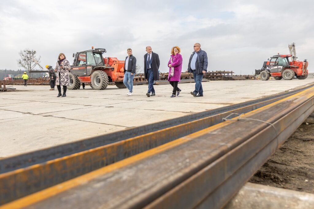 Wizyta w Bud-Rem-Stalu, fot. Szymon Zdziebło dla UMWKP