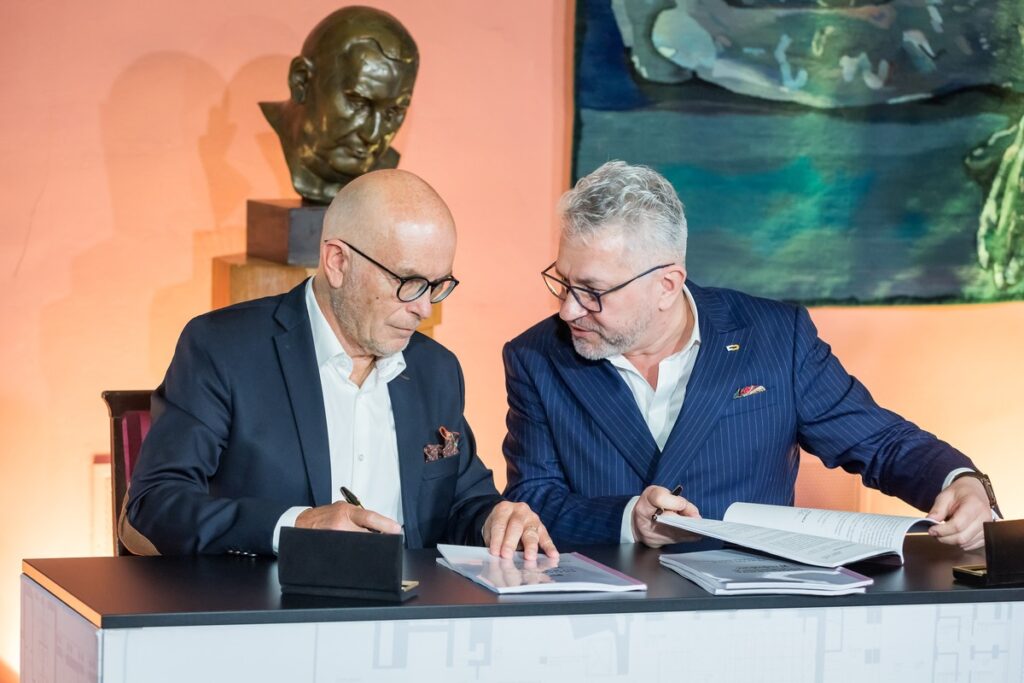 Ceremonia podpisania umowy z inżynierem kontraktu rozbudowy Filharmonii Pomorskiej, fot. Tomasz Czachorowski dla UMWKP