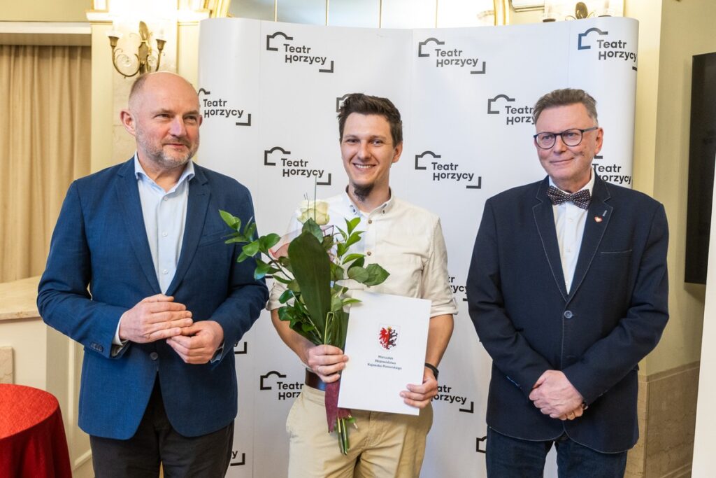 Wręczenie nagród z okazji Dnia Teatru, fot. Szymon Zdziebło/tarantoga.pl dla UMWKP