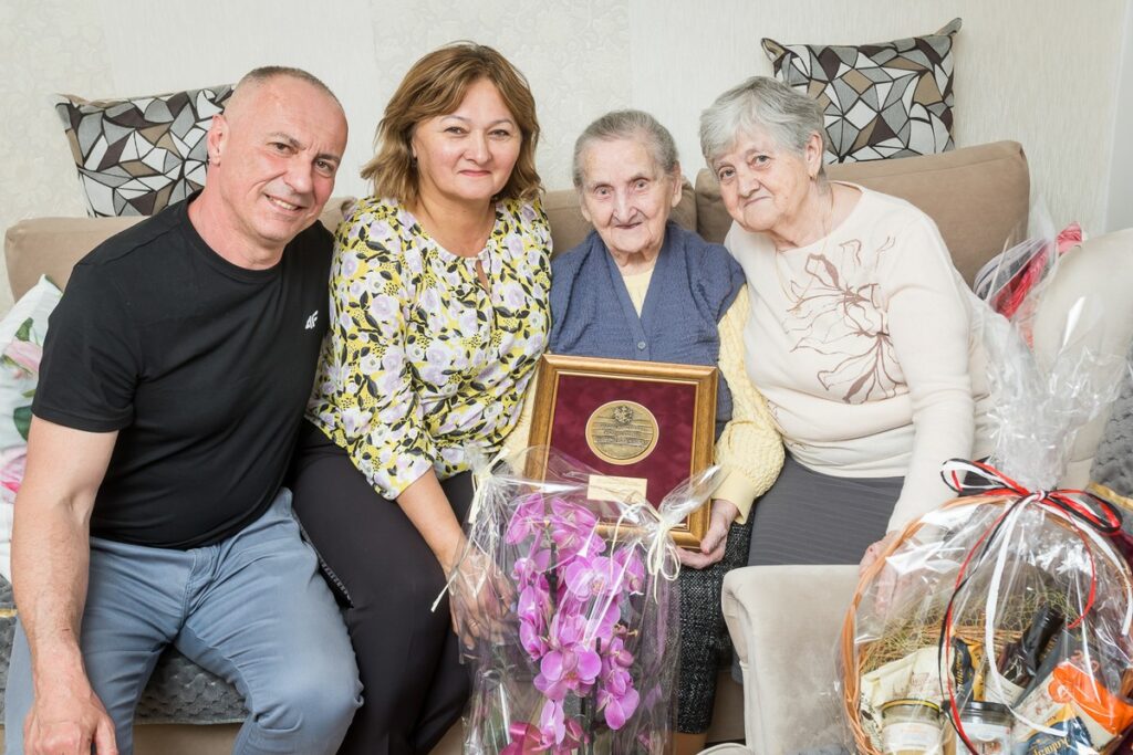 Wręczenie medalu Unitas Durat Stanisławie Kucy, fot. Tomasz Czachorowski/eventphoto.com.pl/UMWKP