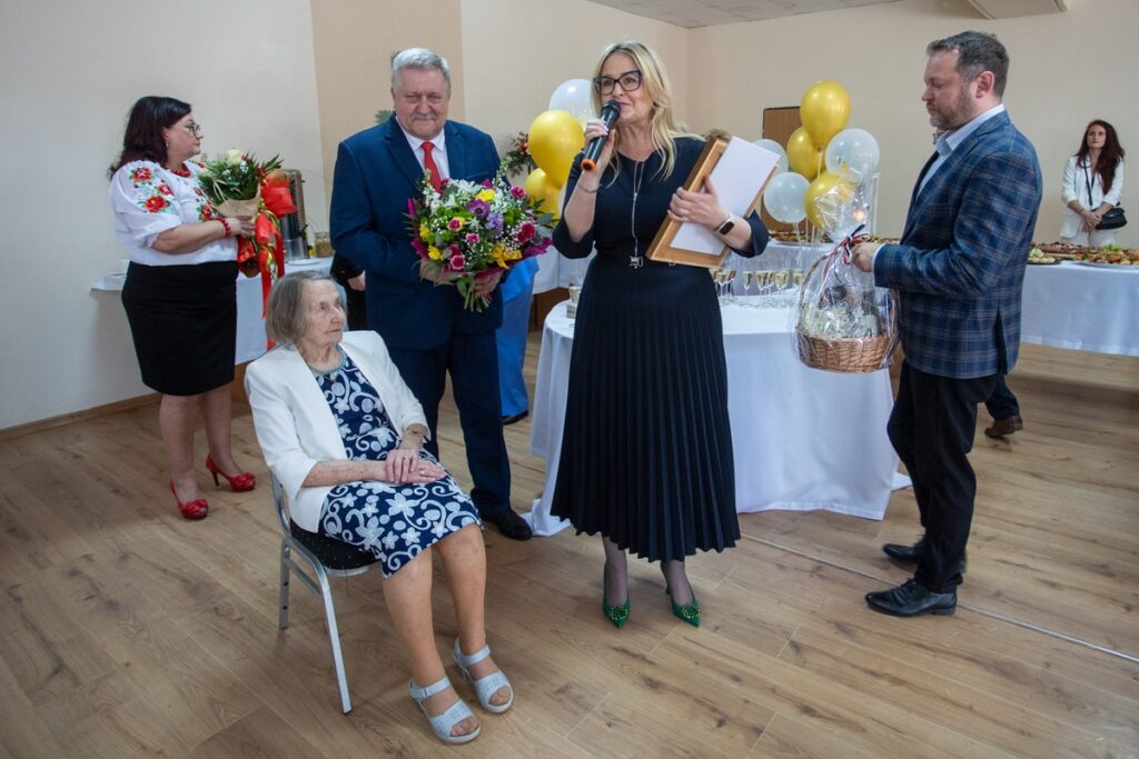 Wręczenie medalu Unitas Durat Irenie Krazińskiej, fot. Mikołaj Kuras dla UMWKP