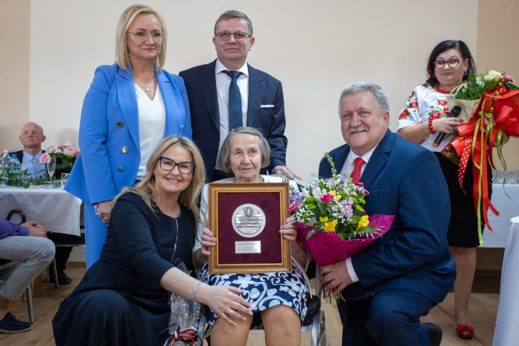 Wręczenie medalu Unitas Durat Irenie Krazińskiej, fot. Mikołaj Kuras dla UMWKP