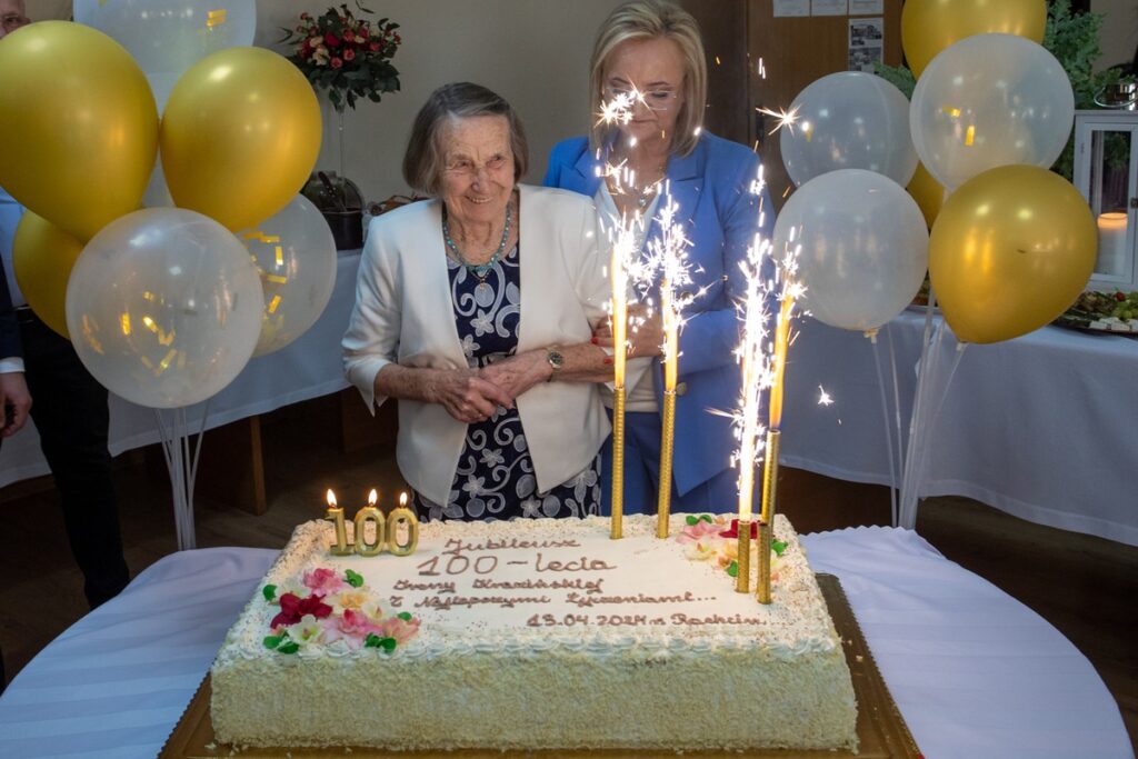 Wręczenie medalu Unitas Durat Irenie Krazińskiej, fot. Mikołaj Kuras dla UMWKP