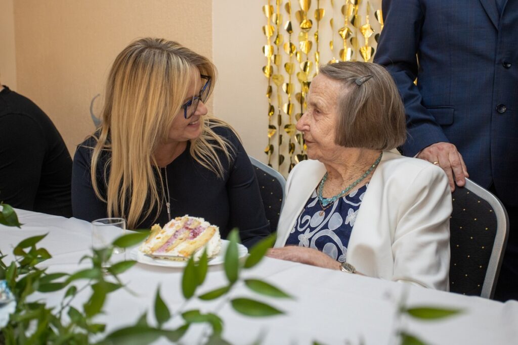 Wręczenie medalu Unitas Durat Irenie Krazińskiej, fot. Mikołaj Kuras dla UMWKP