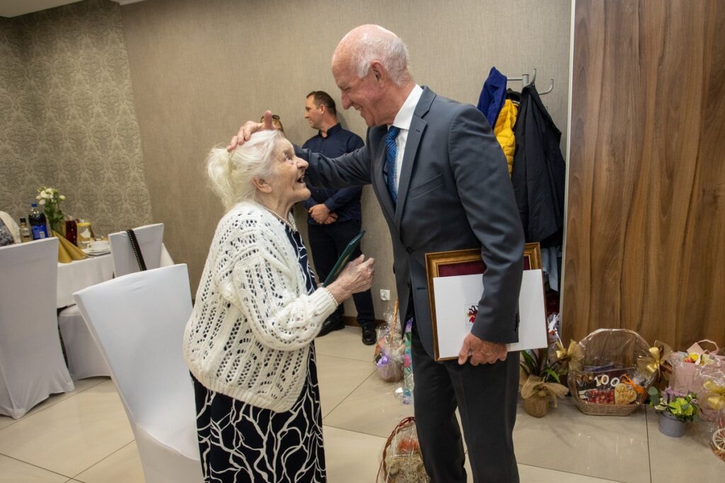 Wręczenie Medalu Unitas Durat Karolinie Niedziałek, fot. Mikołaj Kuras dla UMWKP