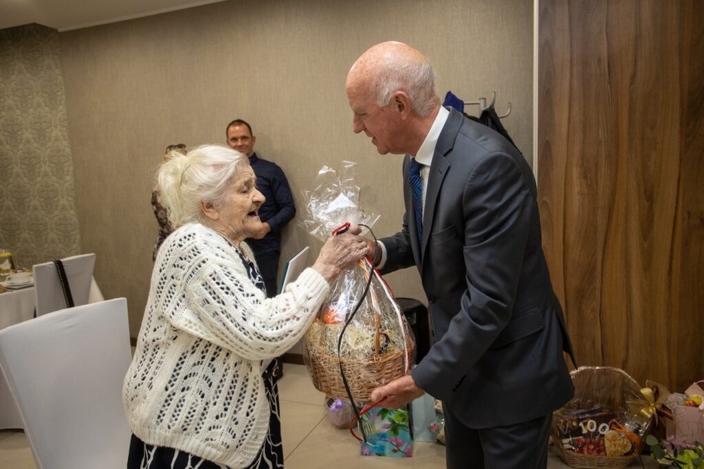 Wręczenie Medalu Unitas Durat Karolinie Niedziałek, fot. Mikołaj Kuras dla UMWKP