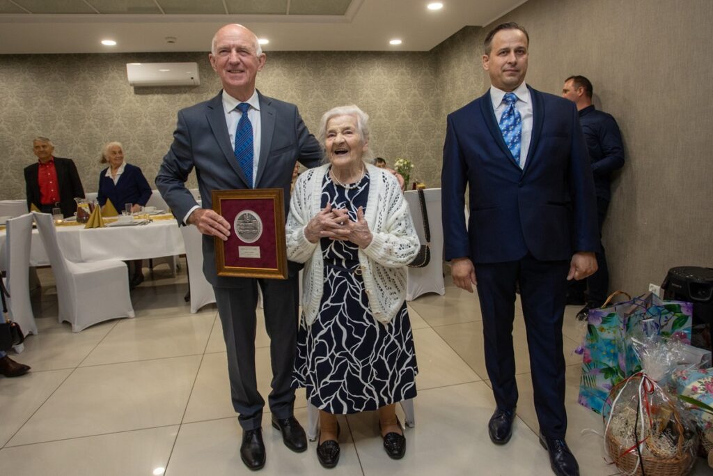 Wręczenie Medalu Unitas Durat Karolinie Niedziałek, fot. Mikołaj Kuras dla UMWKP