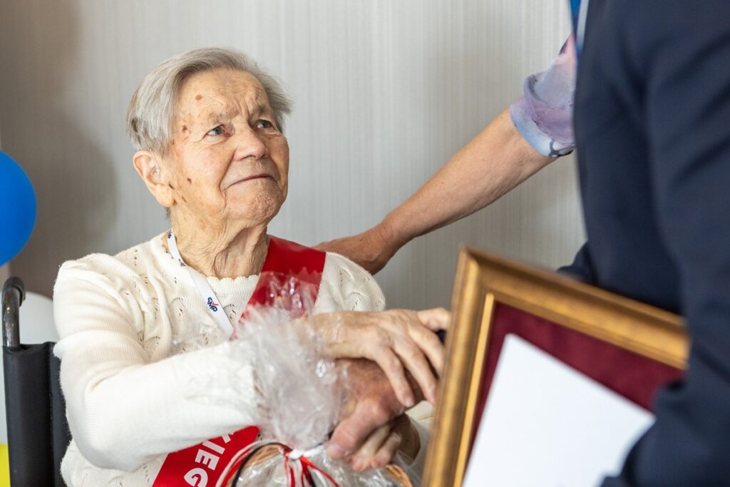 Wręczenie medalu Unitas Durat Weronice Zioło, fot. Szymon Zdziebło/ tarantoga.pl dla UMWKP