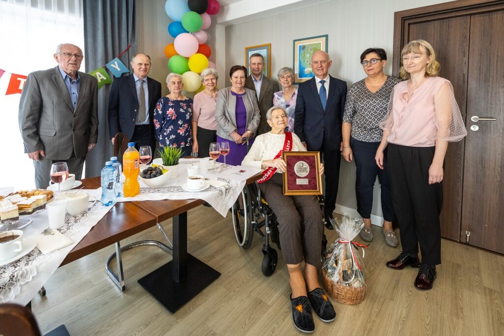 Wręczenie medalu Unitas Durat Weronice Zioło, fot. Szymon Zdziebło/ tarantoga.pl dla UMWKP