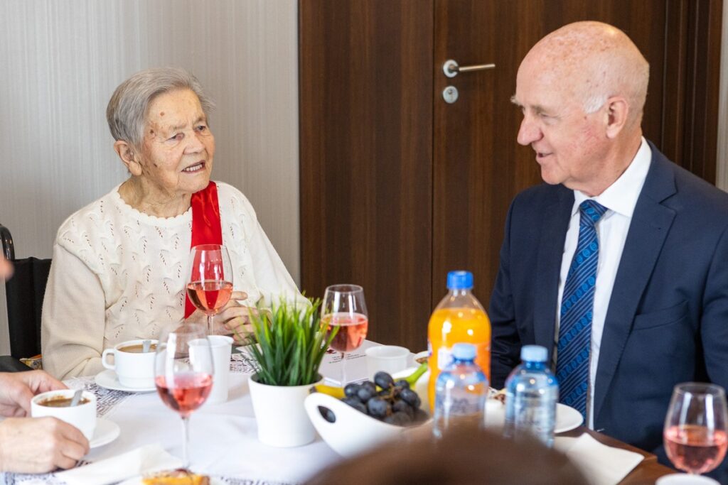 Wręczenie medalu Unitas Durat Weronice Zioło, fot. Szymon Zdziebło/ tarantoga.pl dla UMWKP