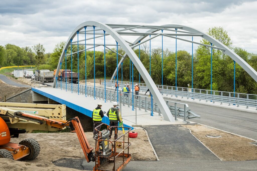 Próbne obciążenie wiaduktu w Terespolu Pomorskim, fot. Tomasz Czachorowski/eventphoto.com.pl dla UMWKP