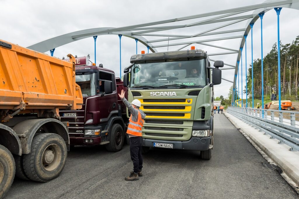 Próbne obciążenie wiaduktu w Terespolu Pomorskim, fot. Tomasz Czachorowski/eventphoto.com.pl dla UMWKP