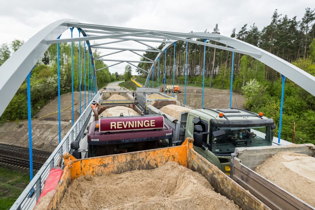 Próbne obciążenie wiaduktu w Terespolu Pomorskim, fot. Tomasz Czachorowski/eventphoto.com.pl dla UMWKP