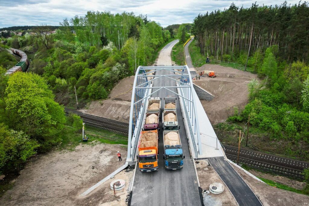 Próbne obciążenie wiaduktu w Terespolu Pomorskim, fot. Tomasz Czachorowski/eventphoto.com.pl dla UMWKP