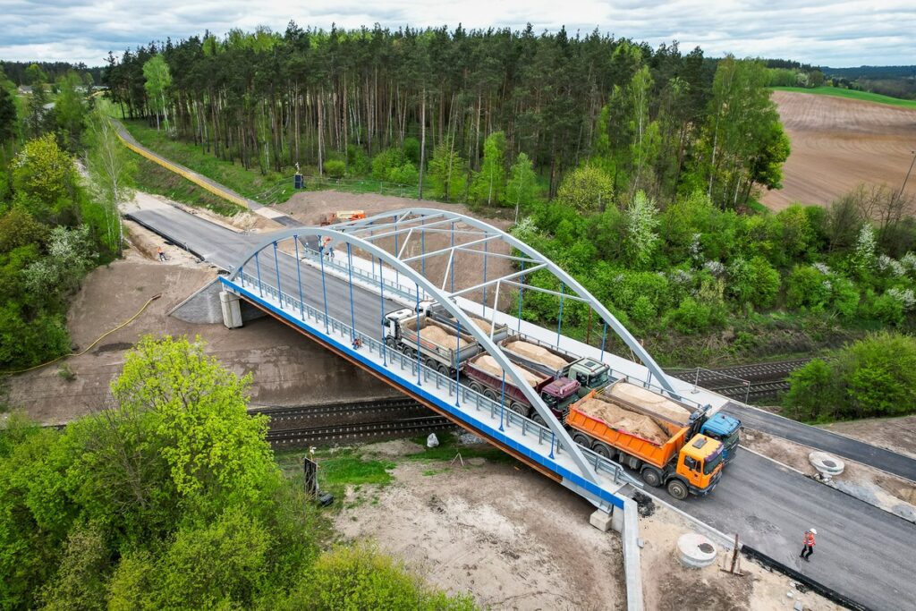 Próbne obciążenie wiaduktu w Terespolu Pomorskim, fot. Tomasz Czachorowski/eventphoto.com.pl dla UMWKP