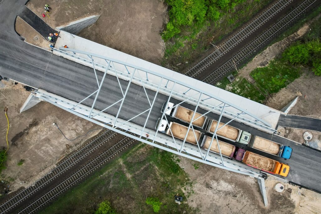 Próbne obciążenie wiaduktu w Terespolu Pomorskim, fot. Tomasz Czachorowski/eventphoto.com.pl dla UMWKP