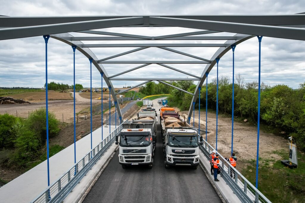 Próbne obciążenie wiaduktu w Terespolu Pomorskim, fot. Tomasz Czachorowski/eventphoto.com.pl dla UMWKP