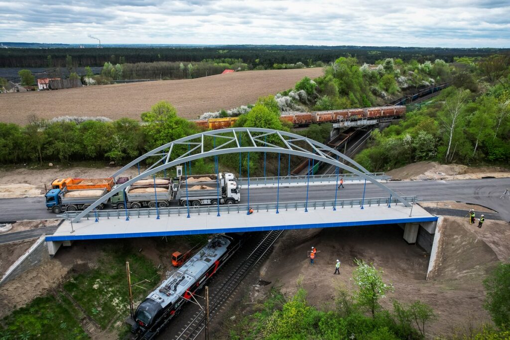 Próbne obciążenie wiaduktu w Terespolu Pomorskim, fot. Tomasz Czachorowski/eventphoto.com.pl dla UMWKP