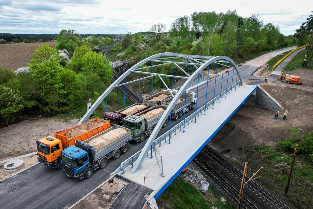 Próbne obciążenie wiaduktu w Terespolu Pomorskim, fot. Tomasz Czachorowski/eventphoto.com.pl dla UMWKP