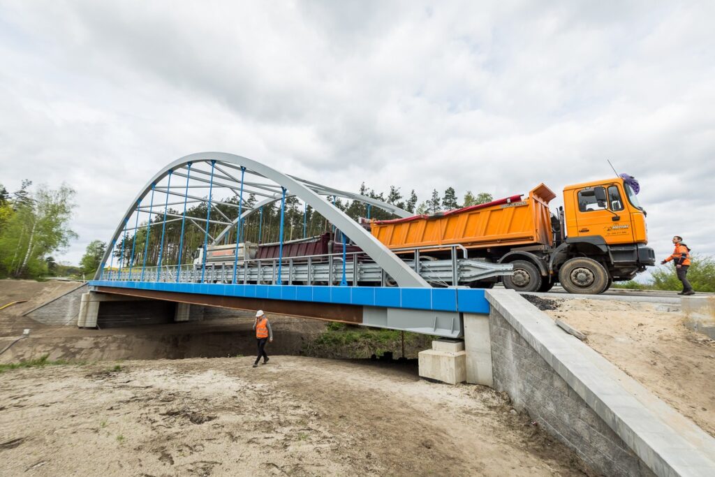 Próbne obciążenie wiaduktu w Terespolu Pomorskim, fot. Tomasz Czachorowski/eventphoto.com.pl dla UMWKP