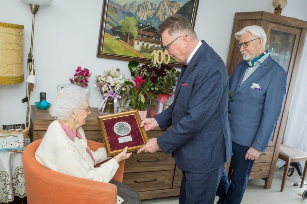 Wręczenie medalu Unitas Durat Joannie Gwieździe, fot. Tomasz Czachorowski/eventphoto.com.pl dla UMWKP