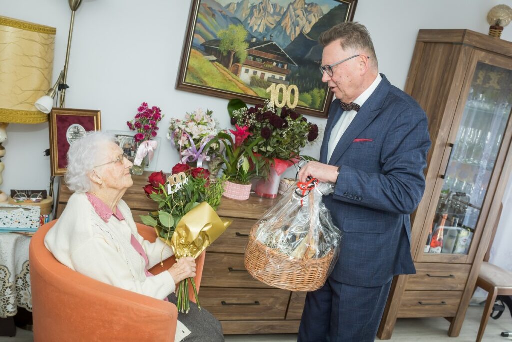 Wręczenie medalu Unitas Durat Joannie Gwieździe, fot. Tomasz Czachorowski/eventphoto.com.pl dla UMWKP