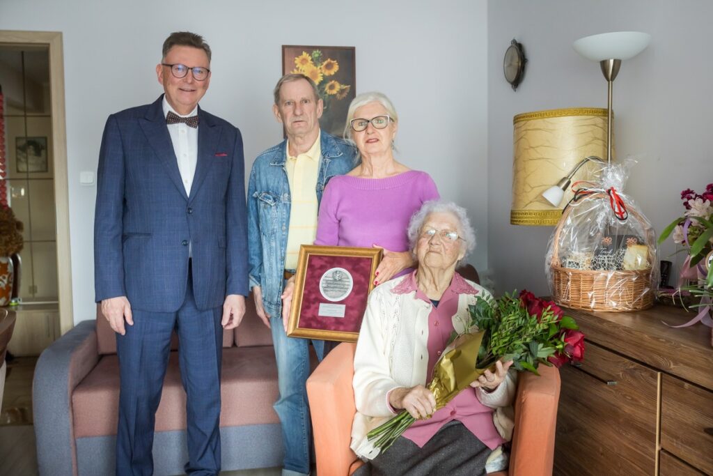 Wręczenie medalu Unitas Durat Joannie Gwieździe, fot. Tomasz Czachorowski/eventphoto.com.pl dla UMWKP