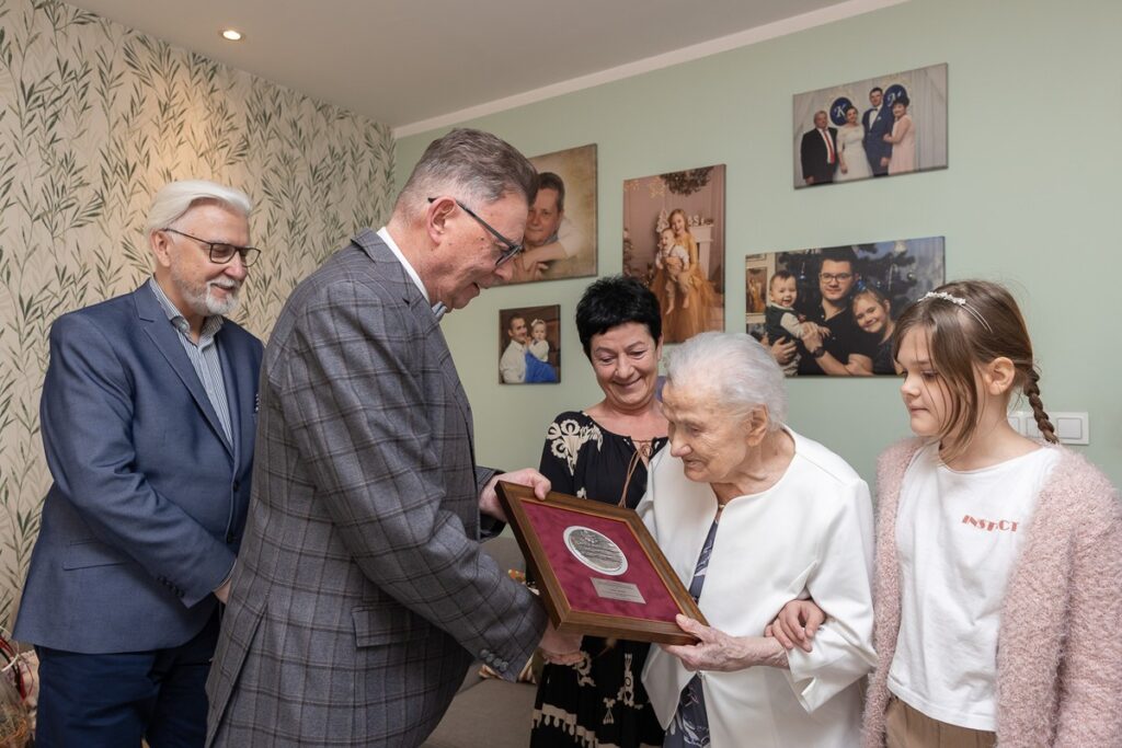 Wręczenie medalu Unitas Durat Felicji Schreiber, fot. Tomasz Czachorowski/eventphoto.com.pl