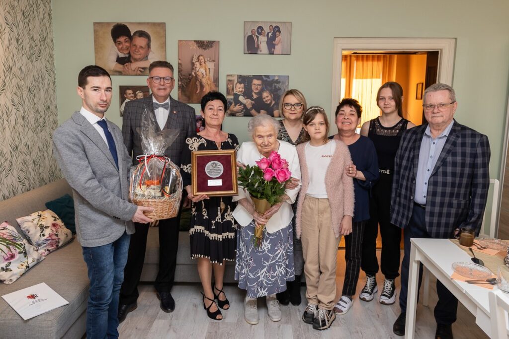 Wręczenie medalu Unitas Durat Felicji Schreiber, fot. Tomasz Czachorowski/eventphoto.com.pl