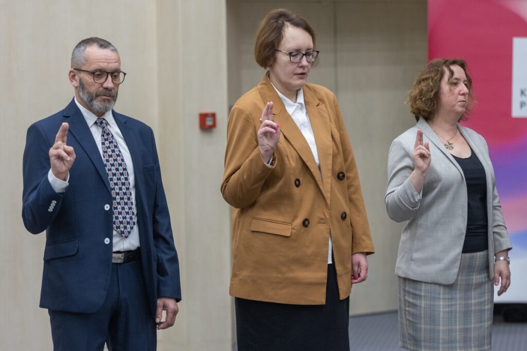 Ślubowanie urzędników, fot. Mikołaj Kuras dla UMWKP
