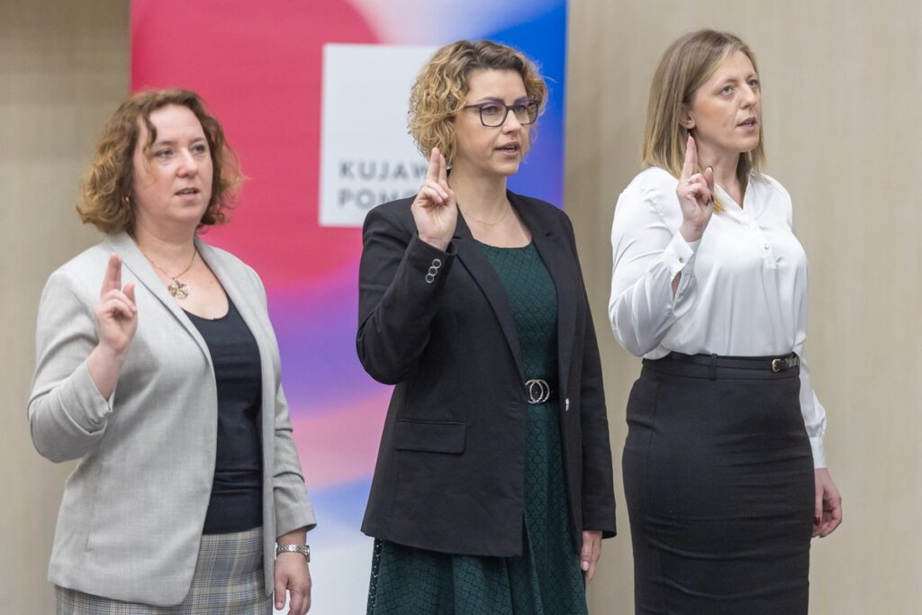 Ślubowanie urzędników, fot. Mikołaj Kuras dla UMWKP