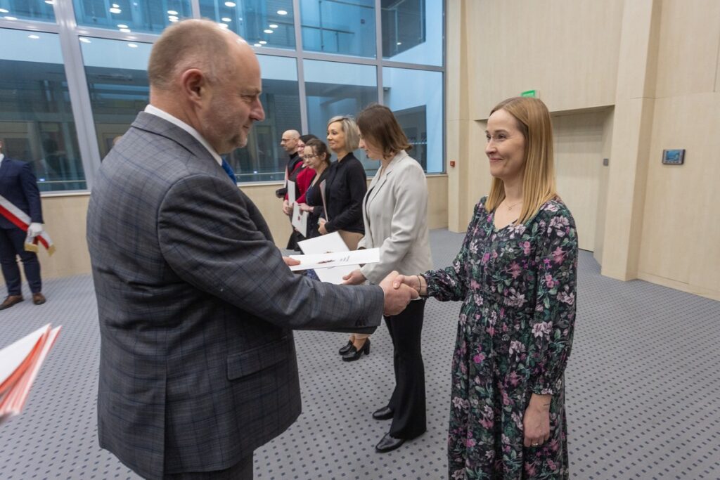 Ślubowanie urzędników, fot. Mikołaj Kuras dla UMWKP
