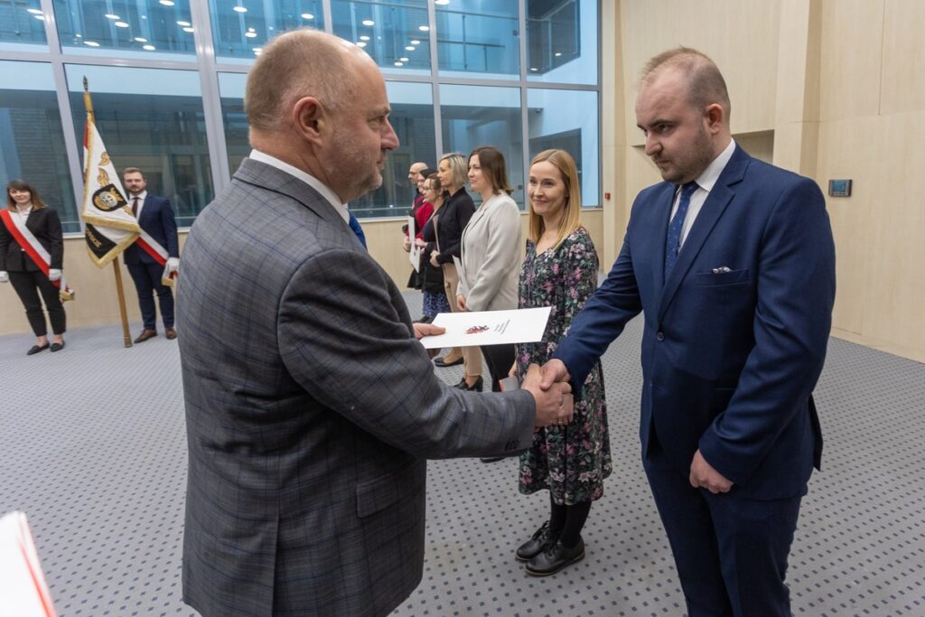 Ślubowanie urzędników, fot. Mikołaj Kuras dla UMWKP