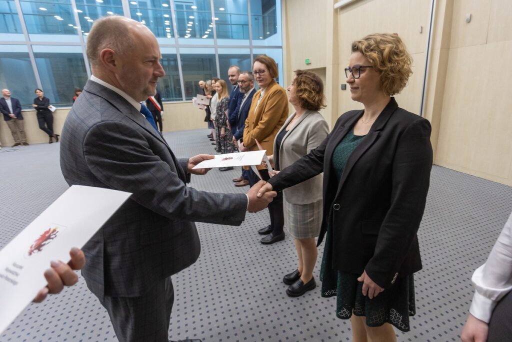 Ślubowanie urzędników, fot. Mikołaj Kuras dla UMWKP