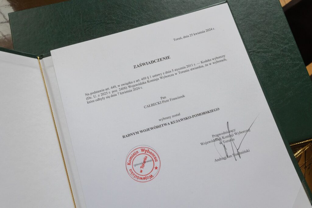 Uroczystość wręczenia zaświadczeń o wyborze do sejmiku województwa, fot. Mikołaj Kuras dla UMWKP