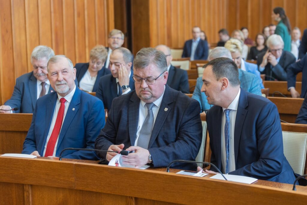 Uroczystość wręczenia zaświadczeń o wyborze do sejmiku województwa, fot. Mikołaj Kuras dla UMWKP