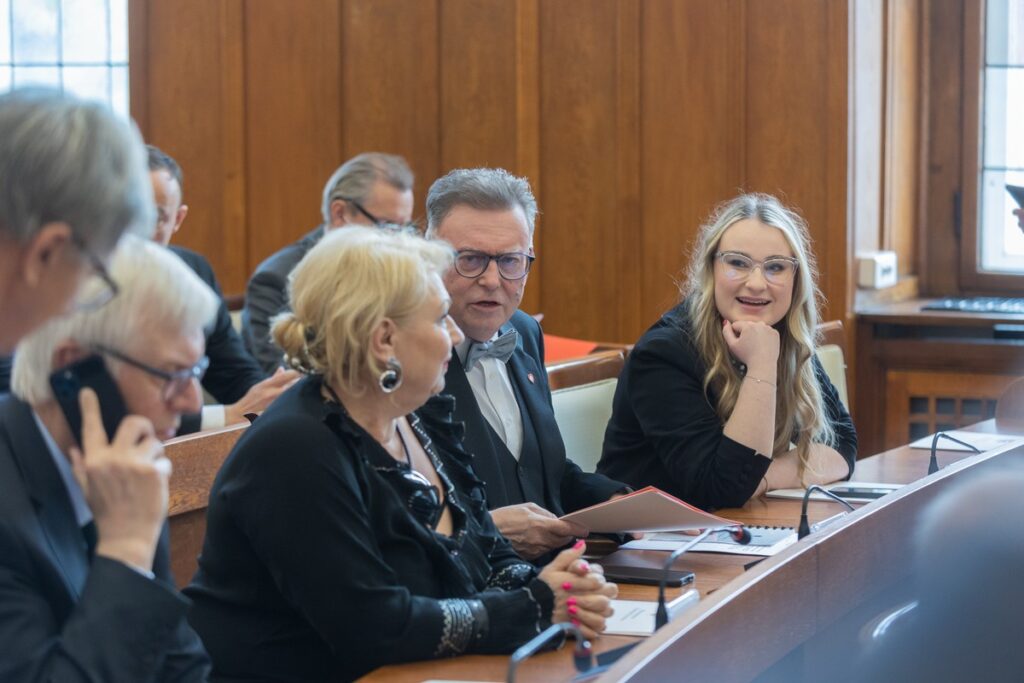 Uroczystość wręczenia zaświadczeń o wyborze do sejmiku województwa, fot. Mikołaj Kuras dla UMWKP