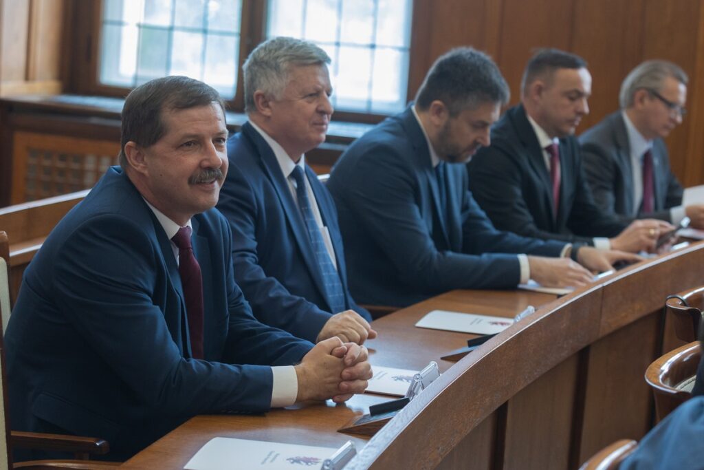 Uroczystość wręczenia zaświadczeń o wyborze do sejmiku województwa, fot. Mikołaj Kuras dla UMWKP