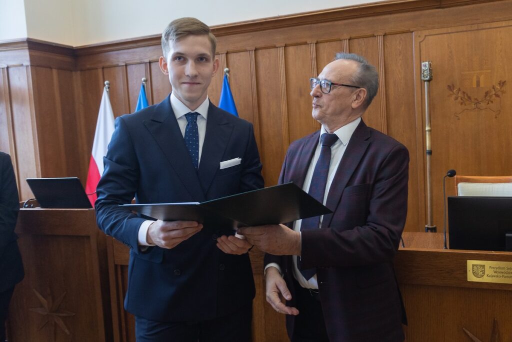 Uroczystość wręczenia zaświadczeń o wyborze do sejmiku województwa, fot. Mikołaj Kuras dla UMWKP