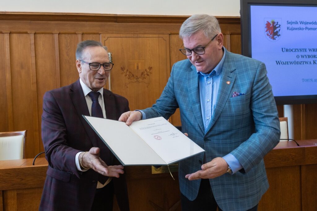 Uroczystość wręczenia zaświadczeń o wyborze do sejmiku województwa, fot. Mikołaj Kuras dla UMWKP