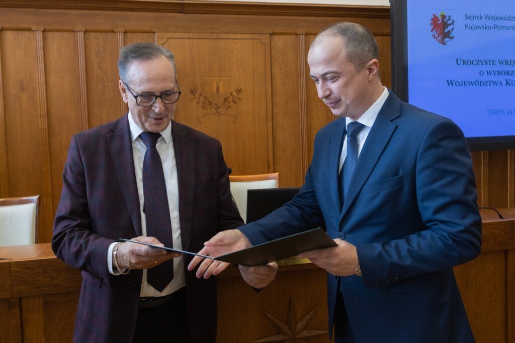 Uroczystość wręczenia zaświadczeń o wyborze do sejmiku województwa, fot. Mikołaj Kuras dla UMWKP