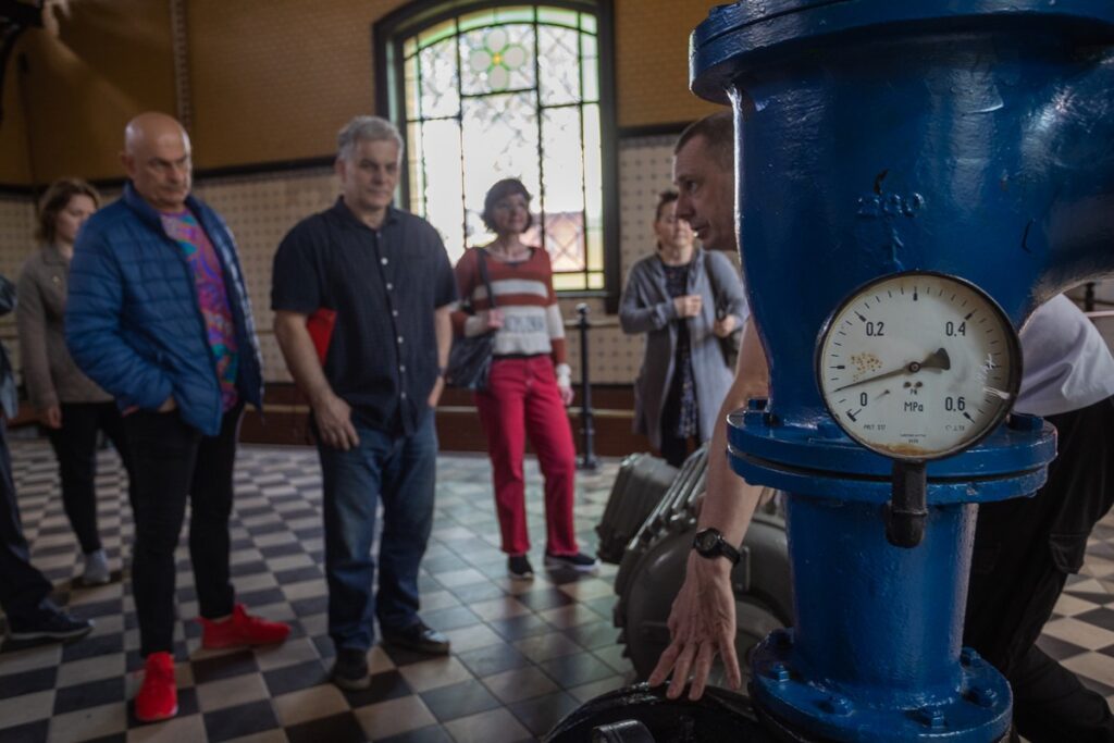 Toruń, Zwiedzanie Stacji Pomp „Stare Bielany” wraz z „Wystawą techniki wodociągowej i kanalizacyjnej”, fot. Mikołaj Kuras dla UMWKP