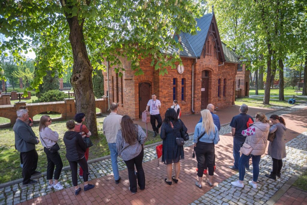 Toruń, Zwiedzanie Stacji Pomp „Stare Bielany” wraz z „Wystawą techniki wodociągowej i kanalizacyjnej”, fot. Mikołaj Kuras dla UMWKP
