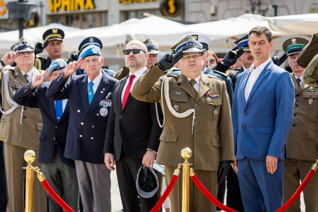 Obchody Dnia Flagi, Bydgoszcz, fot. Tomasz Czachorowski dla UMWKP