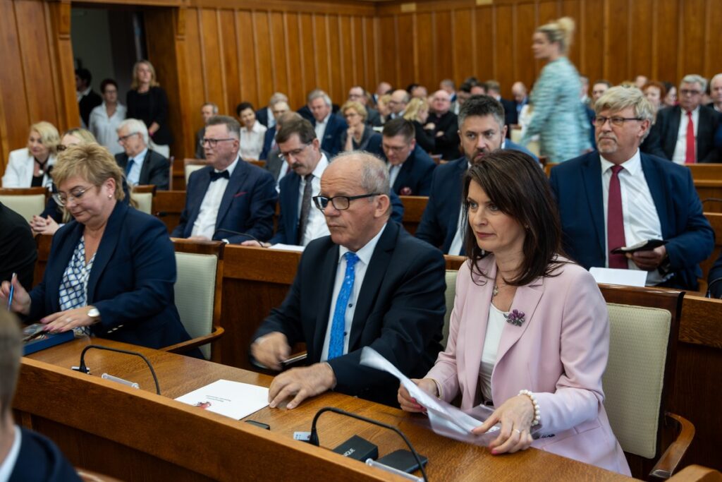 Pierwsza sesja sejmiku VII kadencji, fot. Andrzej Goiński/UMWKP