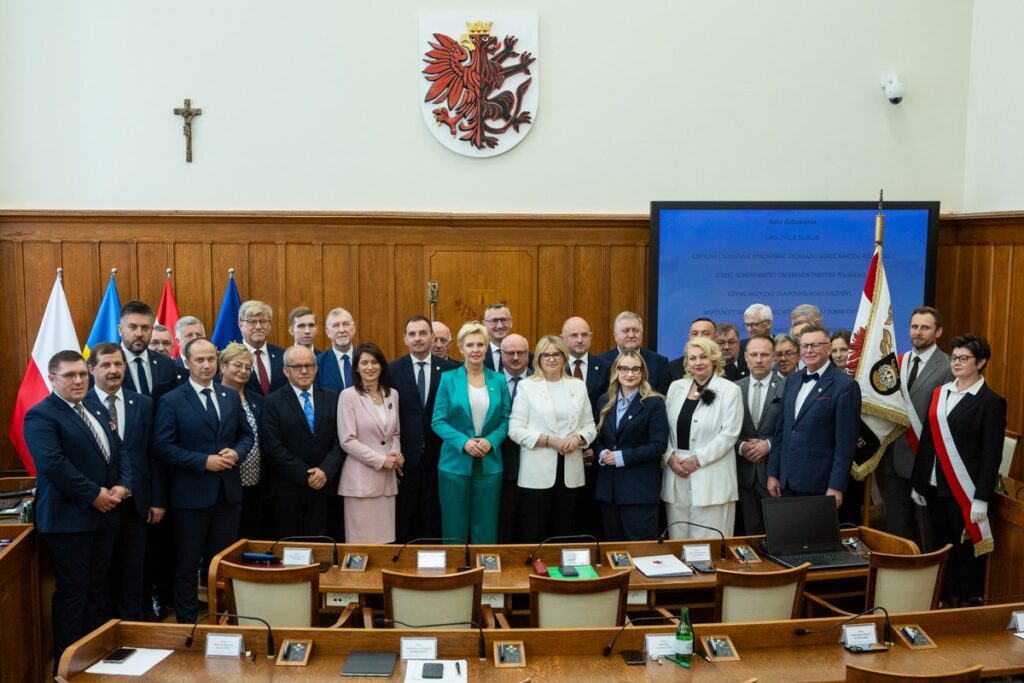 Pierwsza sesja sejmiku VII kadencji, fot. Andrzej Goiński/UMWKP