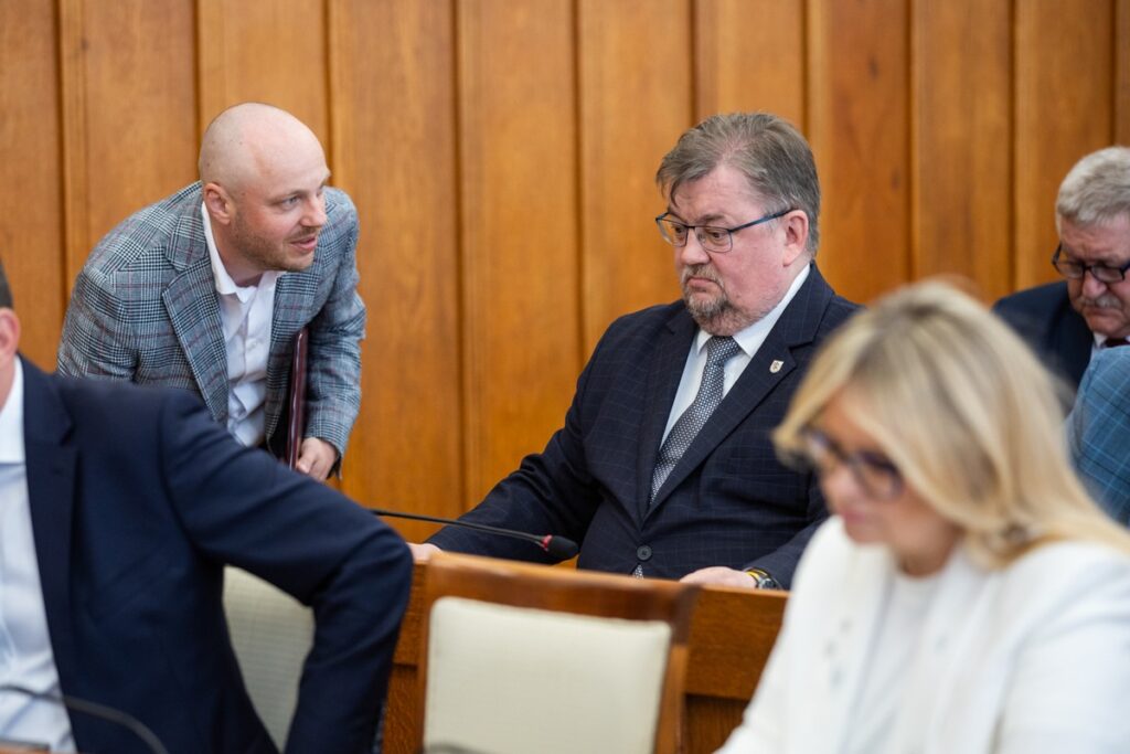 Pierwsza sesja sejmiku VII kadencji, fot. Andrzej Goiński/UMWKP