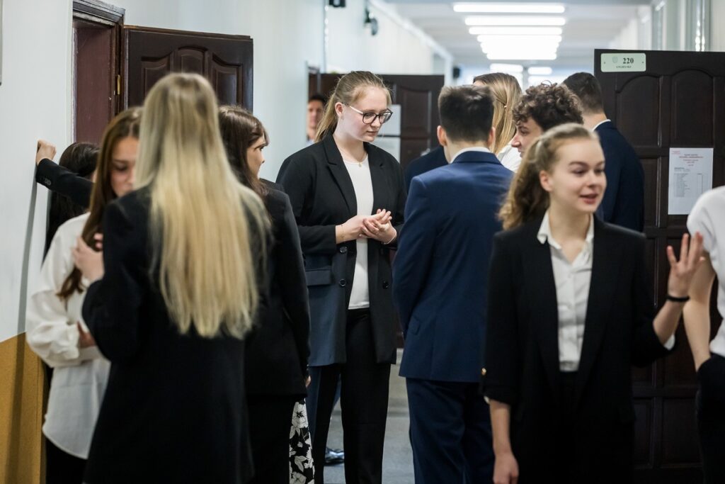 Maturzyści IV LO w Bydgoszczy, fot. Tomasz Czachorowski/eventphoto.com.pl dla UMWKP